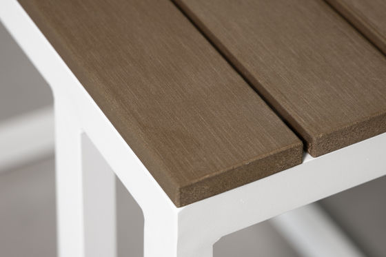 Arredamento per patio in alluminio in stile moderno con tavolo e set da pranzo regolabili