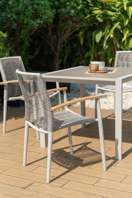 Godetevi i pasti al fresco con AJUNION Luxury Aluminum Garden Set e Poltrona a corda