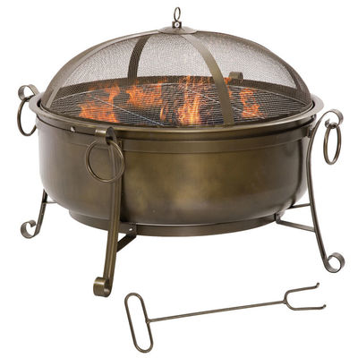 Grill e copertura a carbone per barbecue in cortile esterno