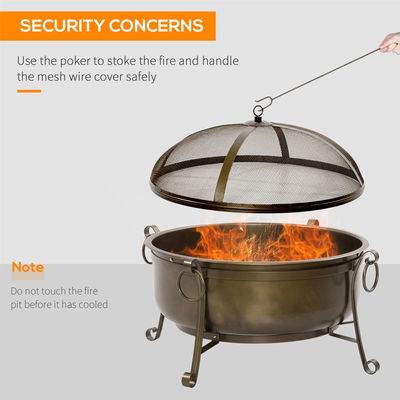 Grill e copertura a carbone per barbecue in cortile esterno