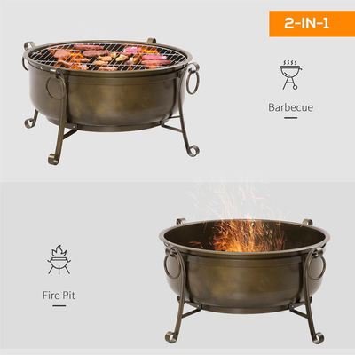 Grill e copertura a carbone per barbecue in cortile esterno