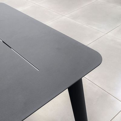 Set da pranzo all'aperto con disegno di tessitura a corda e telaio in alluminio di AJUNION