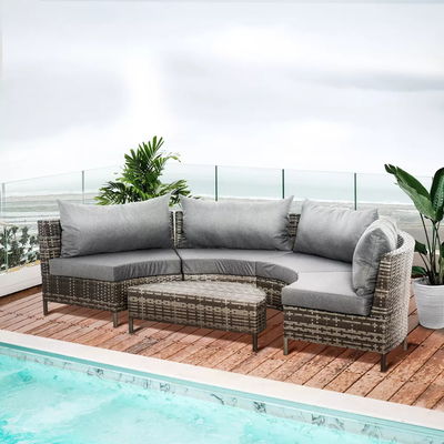 Cornice di tubi in acciaio 5 pezzi mobili per patio esterno Set con sedie di rattan PE e ottomani