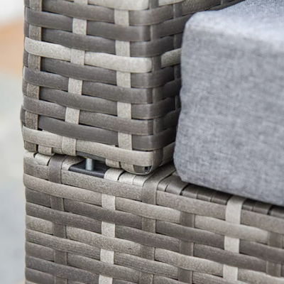 Cornice di tubi in acciaio 5 pezzi mobili per patio esterno Set con sedie di rattan PE e ottomani