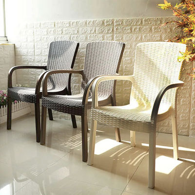 Sedia di plastica impilabile a schiena alta per villa patio giardino tavola da caffè