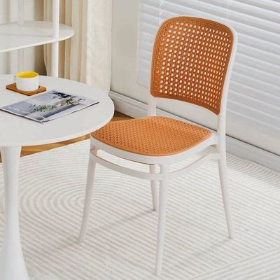 Poltrona da pranzo in plastica di rotino Nordic stackable PP per ristorante al bar in giardino all'aperto