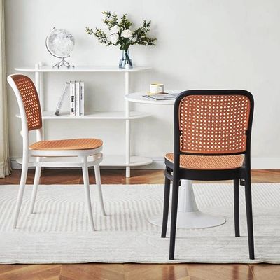 Poltrona da pranzo in plastica di rotino Nordic stackable PP per ristorante al bar in giardino all'aperto