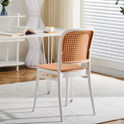 Poltrona da pranzo in plastica di rotino Nordic stackable PP per ristorante al bar in giardino all'aperto