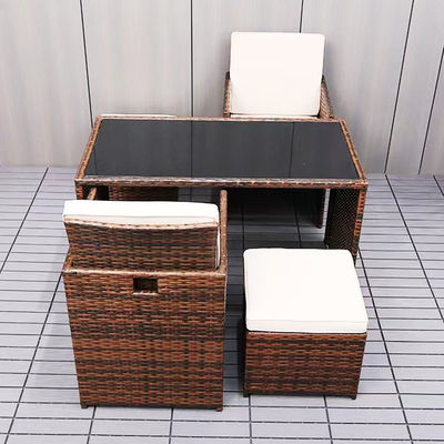 Set di giardino di plastica di rattan moderno per il giardino.