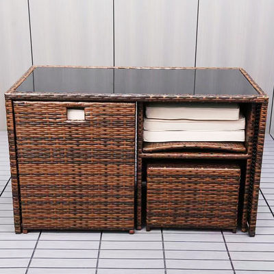 Set di giardino di plastica di rattan moderno per il giardino.