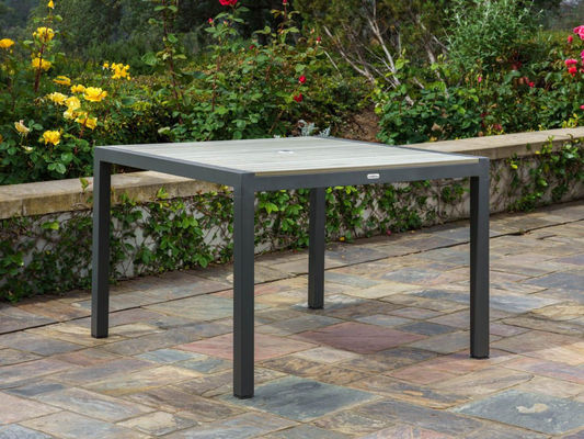 27.5" L x 25.5" W 26" H Set da pranzo in alluminio con tavolo in legno poliedrico e buco per ombrello
