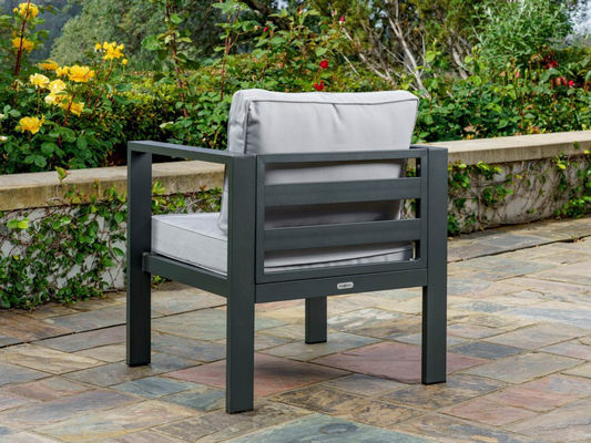 27.5" L x 25.5" W 26" H Set da pranzo in alluminio con tavolo in legno poliedrico e buco per ombrello