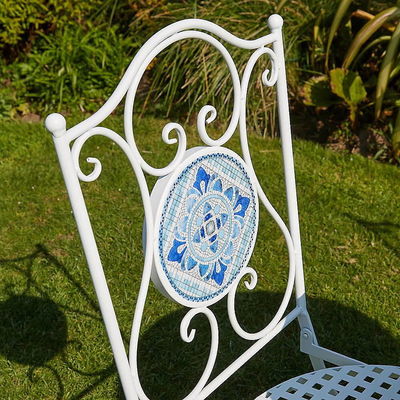 Moderno design piastrelle in ceramica e in polvere rivestito ferro Bistro Set per giardino esterno patio