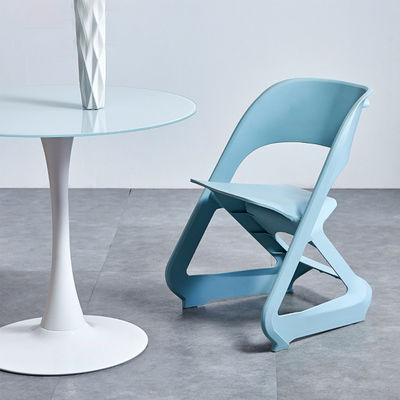 Sedie di caffè in plastica impilabili semplici e moderne per il balcone esterno Nordic Morden