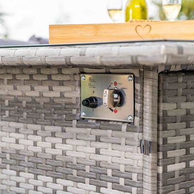 Aggiungi eleganza al tuo giardino con AJUNION Wicker Sofa Set e Fire Pit Table