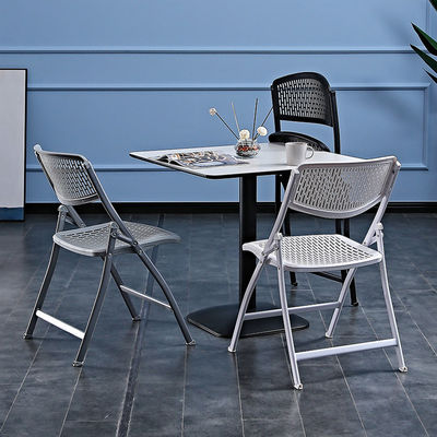 Sedie pieghevoli in metallo bianco e plastica impilabili per hotel all'aperto feste da giardino banchetti