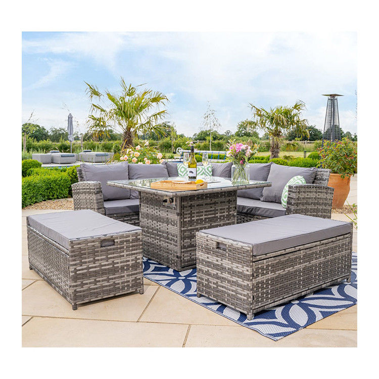 Aggiungi eleganza al tuo giardino con AJUNION Wicker Sofa Set e Fire Pit Table